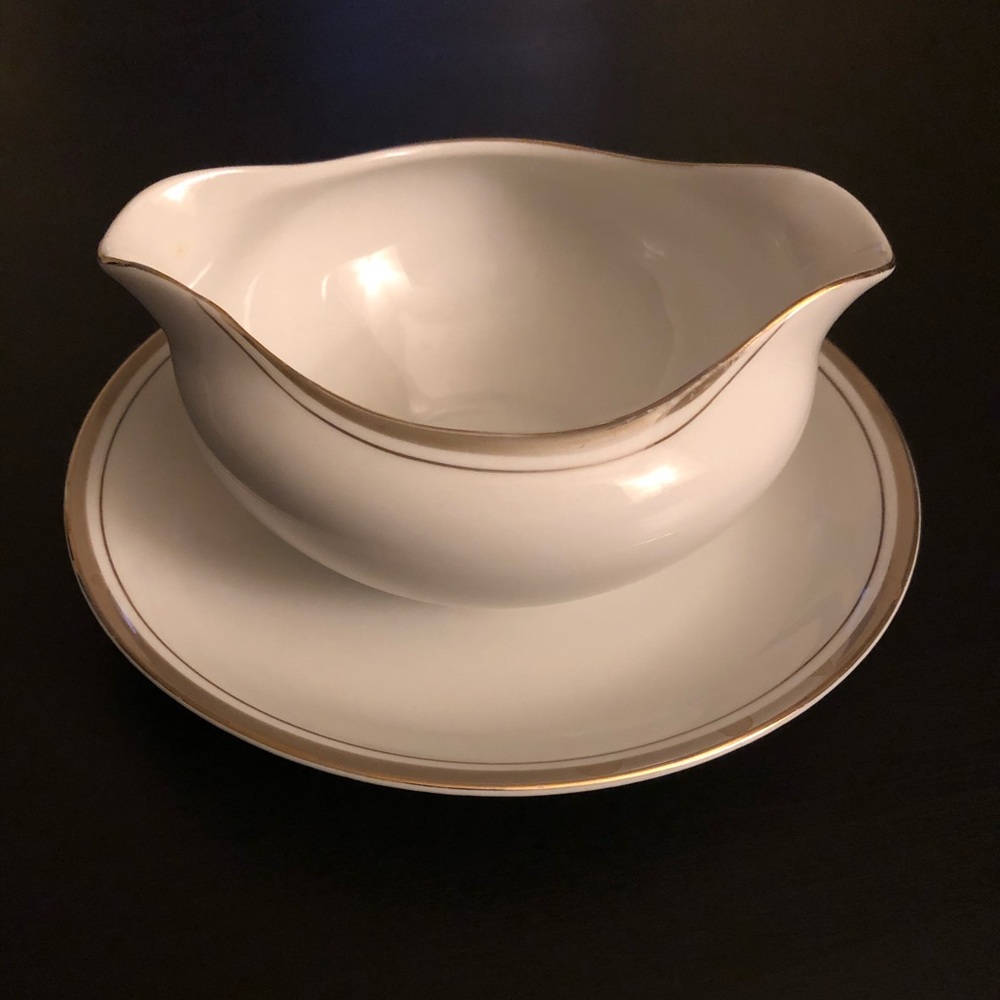 Royalton‎ China Co Translucent Porcelain Gravy Bowl